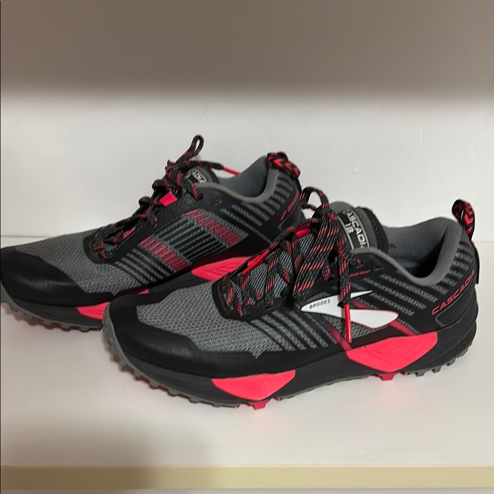 Brooks Woman’s gray and pink Running Shoes - Picture 3 of 4